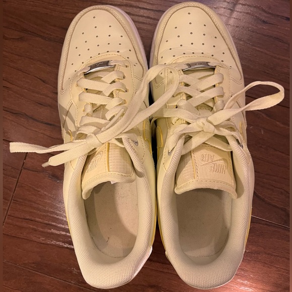 Bright yellow and white Nike Air Force 1 ‘07 Premium. Women’s size 7.5. - Picture 3 of 5